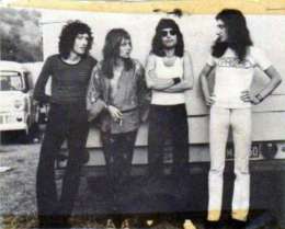 Concert photo: Queen live at the private farm, Sunbury, Australia [27.01.1974]