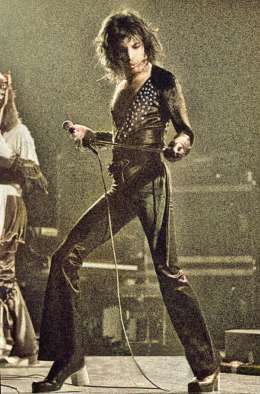 Concert photo: Queen live at the Empire Theatre, Liverpool, UK [01.11.1974]