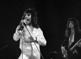 Concert photo: Queen live at the Helsingin Kulttuuritalo, Helsinki, Finland [25.11.1974]