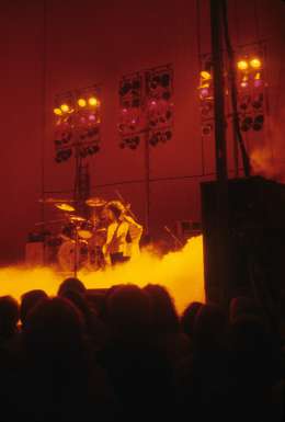 Concert photo: Queen live at the Kennedy Centre, Washington, DC, USA [24.02.1975]