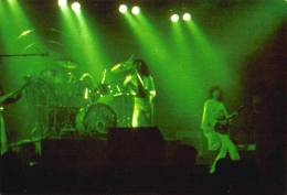 Concert photo: Queen live at the Caird Hall, Dundee, UK [13.12.1975]