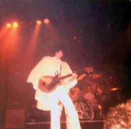 Concert photo: Queen live at the Tower Theatre, Philadelphia, PA, USA [01.02.1976]