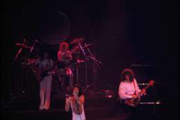 Concert photo: Queen live at the Civic Centre, Ottawa, Canada [25.01.1977]