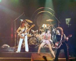 Concert photo: Queen live at the Omni, Atlanta, GA, USA [21.02.1977]