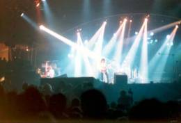 Concert photo: Queen live at the Festhalle, Frankfurt, Germany [14.05.1977]