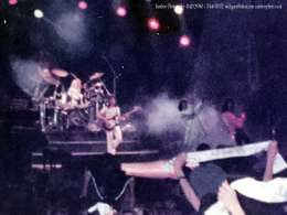 Concert photo: Queen live at the Empire Theatre, Liverpool, UK [02.06.1977]