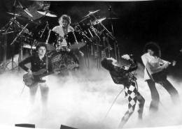 Concert photo: Queen live at the University Arena, Dayton, OH, USA [04.12.1977]