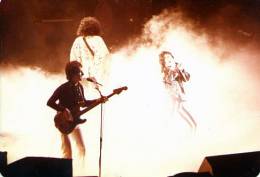 Concert photo: Queen live at the County Coliseum, Oakland, CA, USA [17.12.1977]