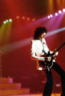 Concert photo: Queen live at the Hallenstadion, Zurich, Switzerland [30.04.1978]