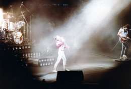 Concert photo: Queen live at the Omni, Atlanta, GA, USA [24.08.1982]