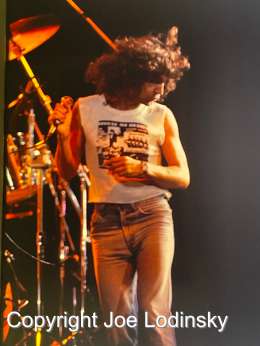 Concert photo: Queen live at the Forum, Inglewood, CA, USA [15.09.1982]