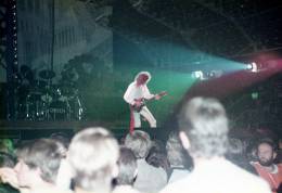 Concert photo: Queen live at the Wembley Arena, London, UK [07.09.1984]