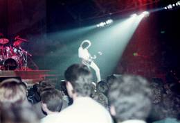 Concert photo: Queen live at the Wembley Arena, London, UK [07.09.1984]