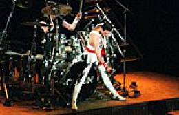 Concert photo: Queen live at the Sports & Entertainments Centre, Melbourne, Australia [16.04.1985]