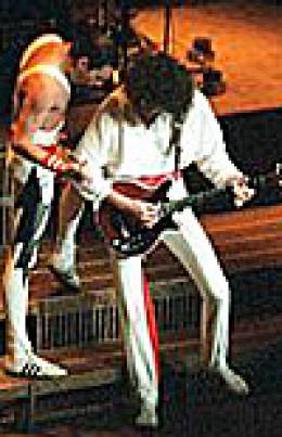 Concert photo: Queen live at the Sports & Entertainments Centre, Melbourne, Australia [16.04.1985]