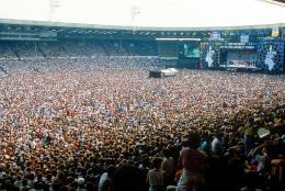Concert photo: Queen live at the Wembley Stadium, London, UK (Live Aid festival) [13.07.1985]