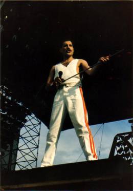 Concert photo: Queen live at the Slane Castle, Slane, County Meath, Ireland [05.07.1986]
