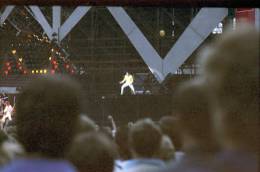 Concert photo: Queen live at the Müngersdorfer Stadion, Cologne, Germany [19.07.1986]