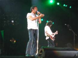 Concert photo: Queen + Paul Rodgers live at the Hallam, Sheffield, UK [09.05.2005]