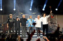 Concert photo: Queen + Paul Rodgers live at the Freedom Square, Kharkiv, Ukraine [12.09.2008]