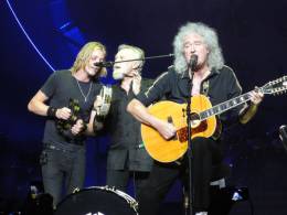 Concert photo: Queen + Adam Lambert live at the Ginasio do Ibirapuera, Sao Paulo, Brazil [16.09.2015]
