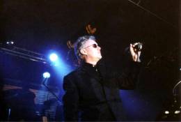 Concert photo: Roger Taylor live at the Hall For Cornwall, Truro, UK [18.03.1999]