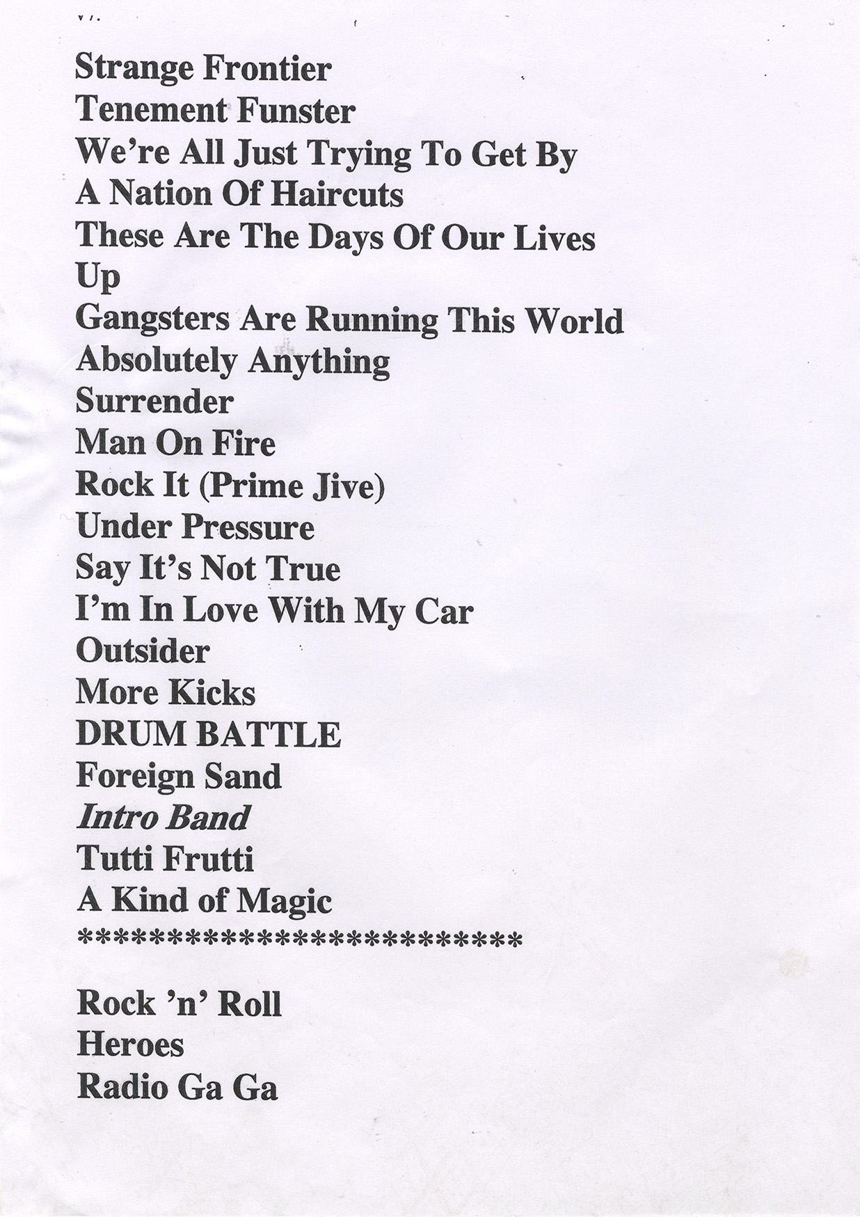 Roger at the Shepherd's Bush Empire on 22.10.2021 (setlist from his drum kit)